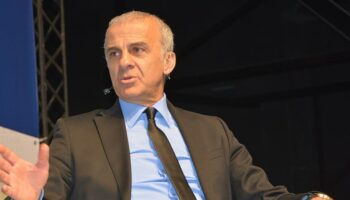 oguz cetin beynindeki damar tikanikligi nedeniyle hastaneye kaldirildi mv8b9Hiz