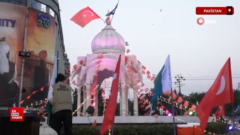 pakistanda erdoganin ziyareti oncesi turk bayraklari asildi cnpMORrf