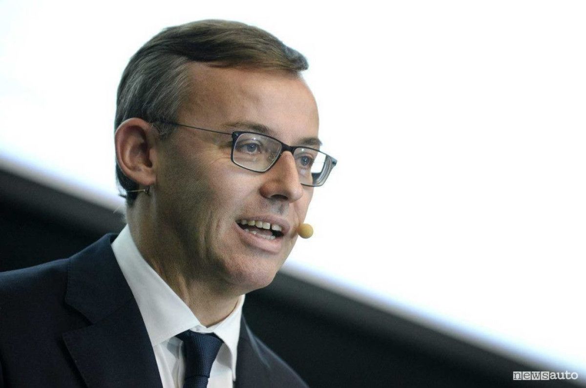 peugeotda yeni donem ceoluk koltuguna alain favey oturdu 0 YcpdbbMA