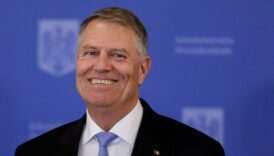 romanya cumhurbaskani istifasini acikladi JfPgcOub