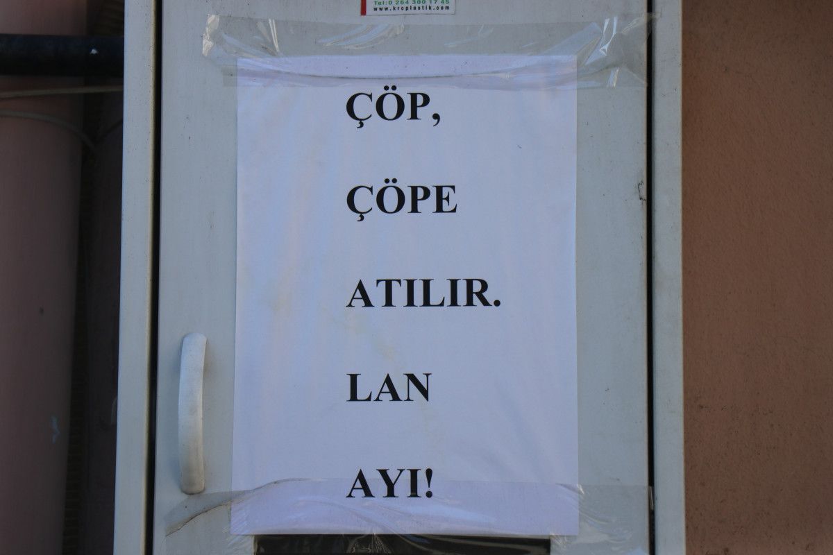 sakaryada yere cop atanlara kizip direklere uyari asti 0 8HHYsPdk