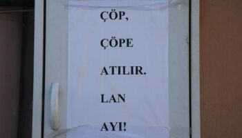 sakaryada yere cop atanlara kizip direklere uyari asti ryr9nfCY