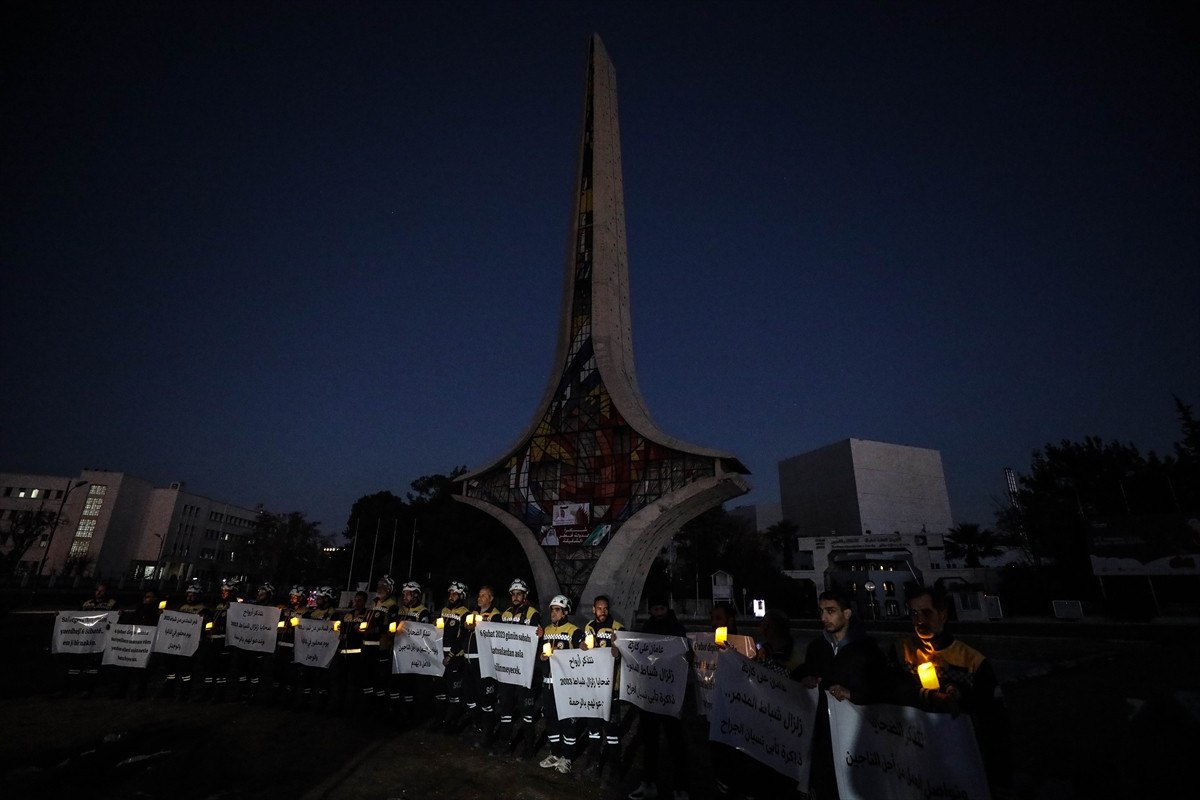 sam deprem kurbanlarini anmak icin toplandi 1 hGysMLnA