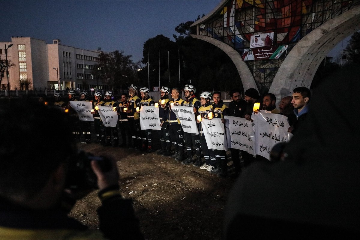 sam deprem kurbanlarini anmak icin toplandi 2 qYVTdYJz