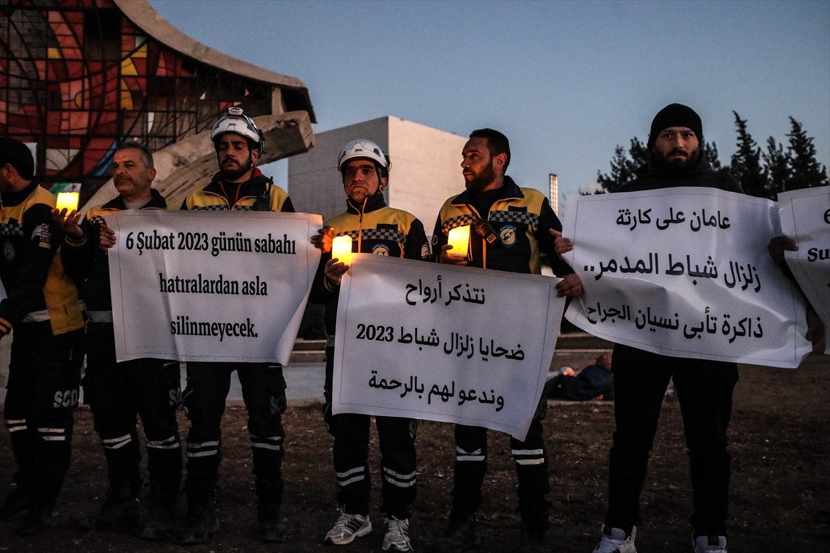 sam deprem kurbanlarini anmak icin toplandi 3 UOdrwOJP