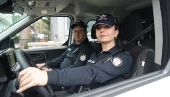 samsunda ekip araci kullanan kadin polis memuru suclulara goz actirmiyor QM5trMa5