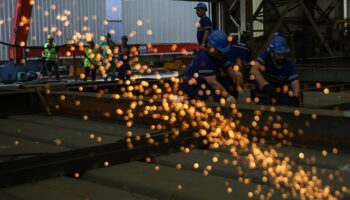 sanayi uretimi yillik yuzde 7 artti C92OQSzK