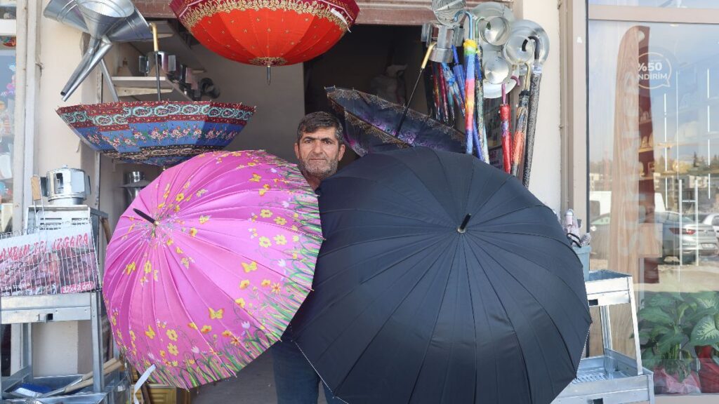 semsiye fiyatlari artinca vatandas solugu tamircide aldi 3rciLEnx