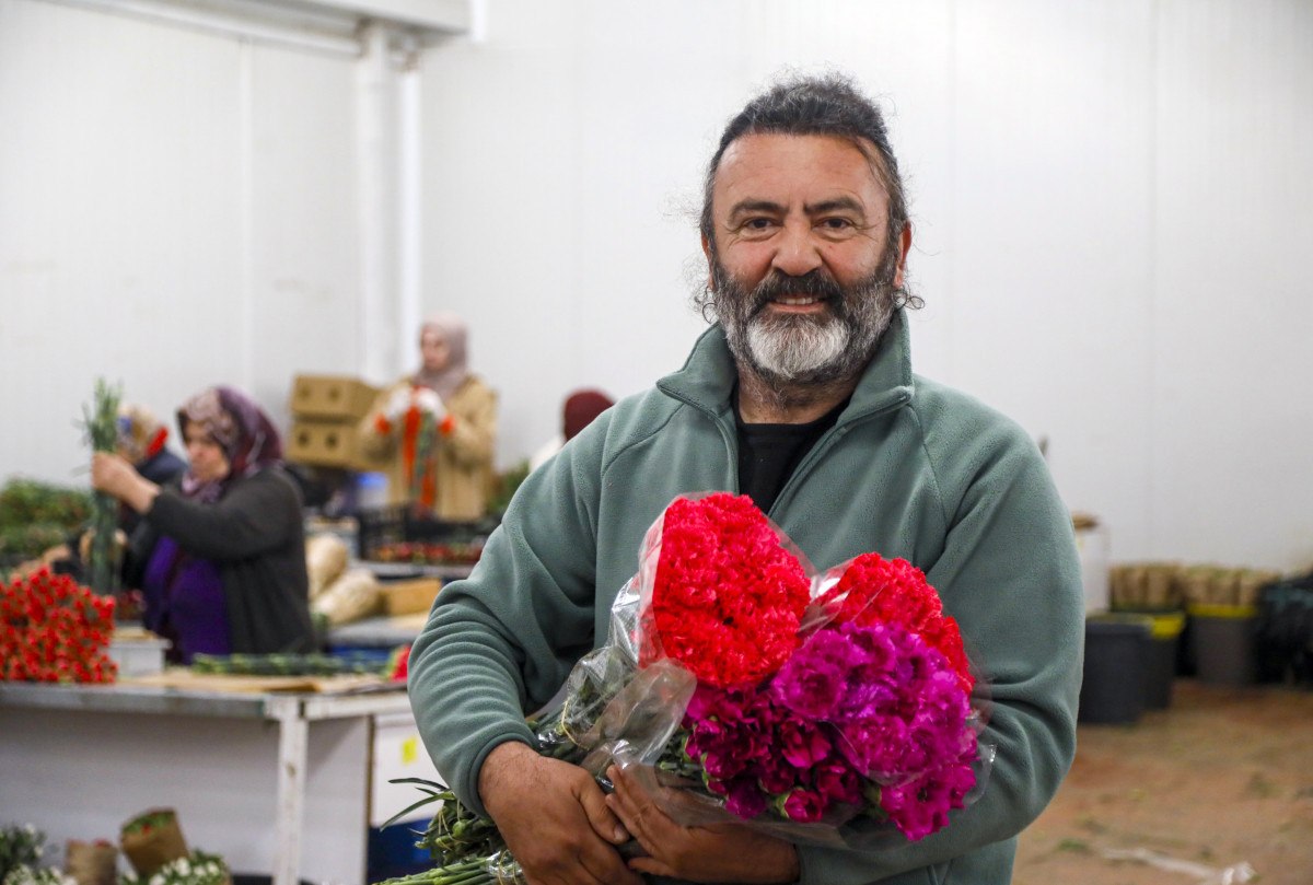 sevgililer gunune hazirlik 30 ulkeye 75 milyon dal cicek ihrac edildi 9 Was7MTLv