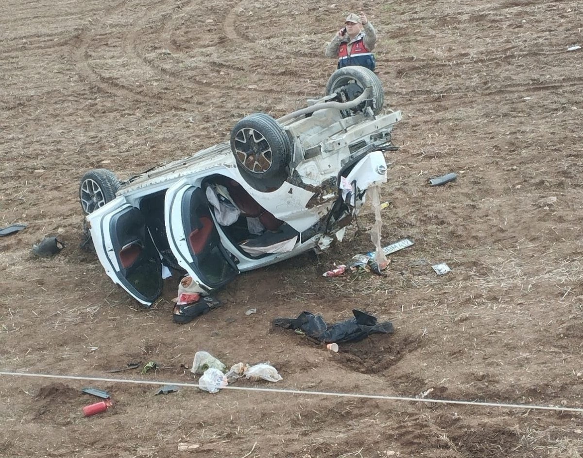 siirtte kopege carpmamak icin manevra yapti 2si agir 3 kisi yarali 5 LhaMpvRD