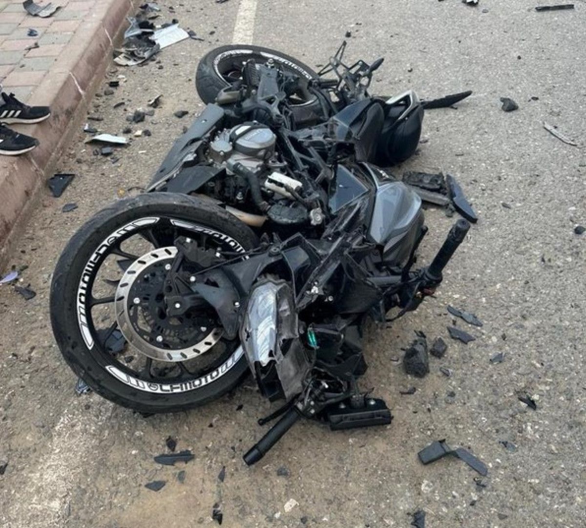 siirtte otomobil ile motosiklet carpisti 1 olu 2 GMiSrUMi