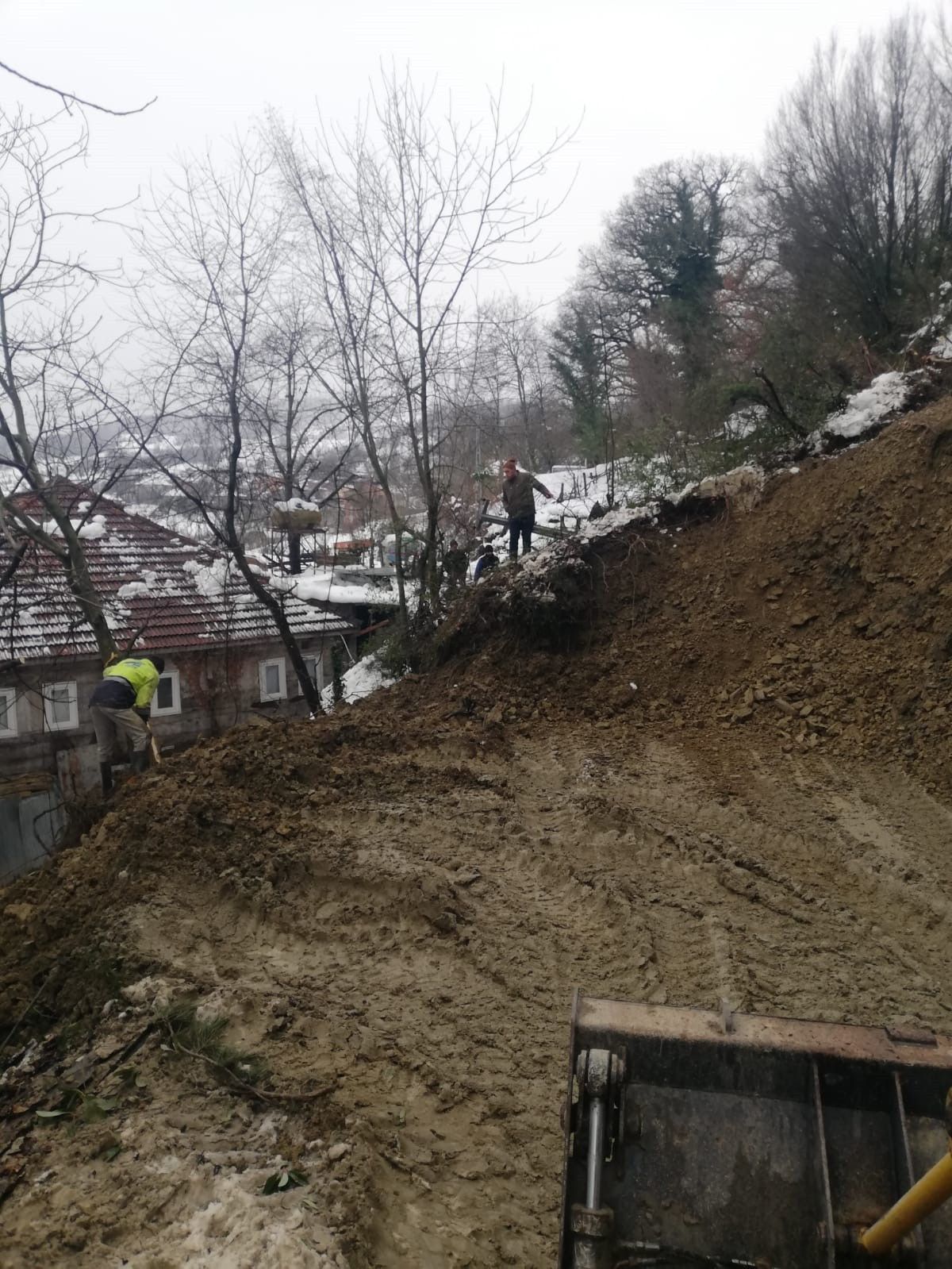 sinopta kar yagisi sonrasi heyelan meydana geldi 0 MEzGJITf