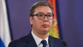 sirbistan cumhurbaskani vucicin makam aracinin lastigi yerinden firladi 2xzXybxi