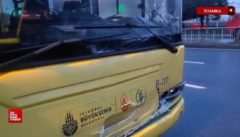 sislide iett otobusu park halindeki otomobile carpti YaTjfgmT