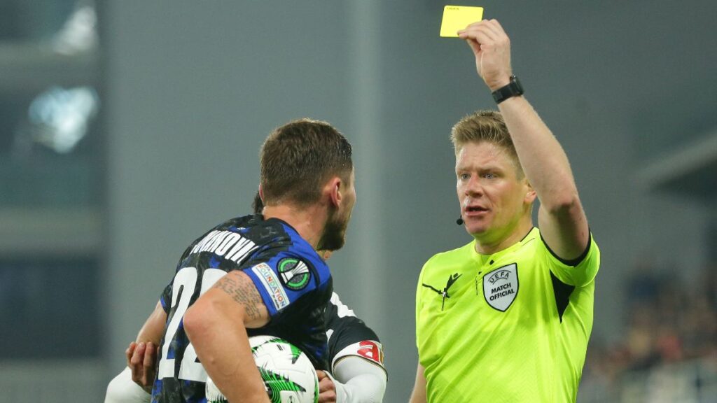 sivasspor besiktas macinin var hakemi jakob alexander sundberg oldu uVPGhaJw