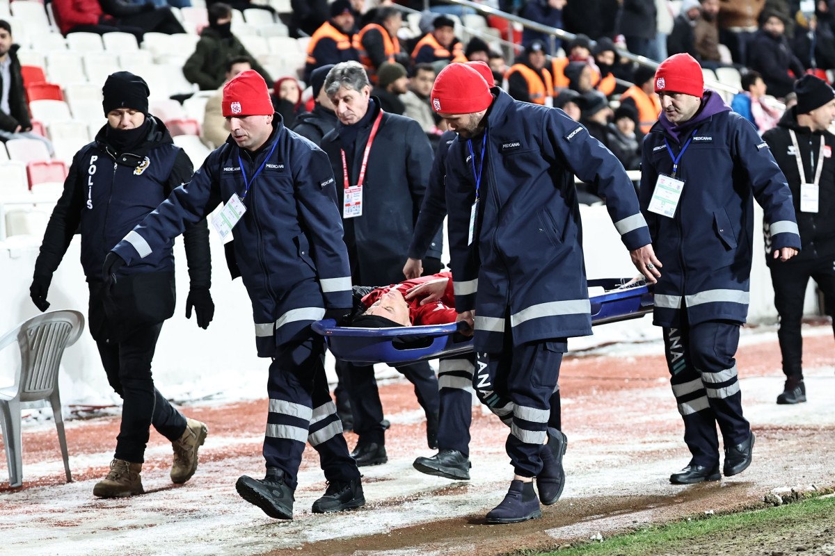 sivassporda ziya erdal hastaneye kaldirildi 0