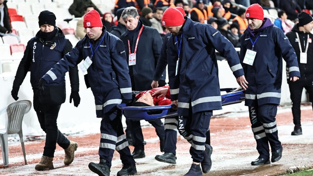 sivassporda ziya erdal hastaneye kaldirildi BQUQyBb9