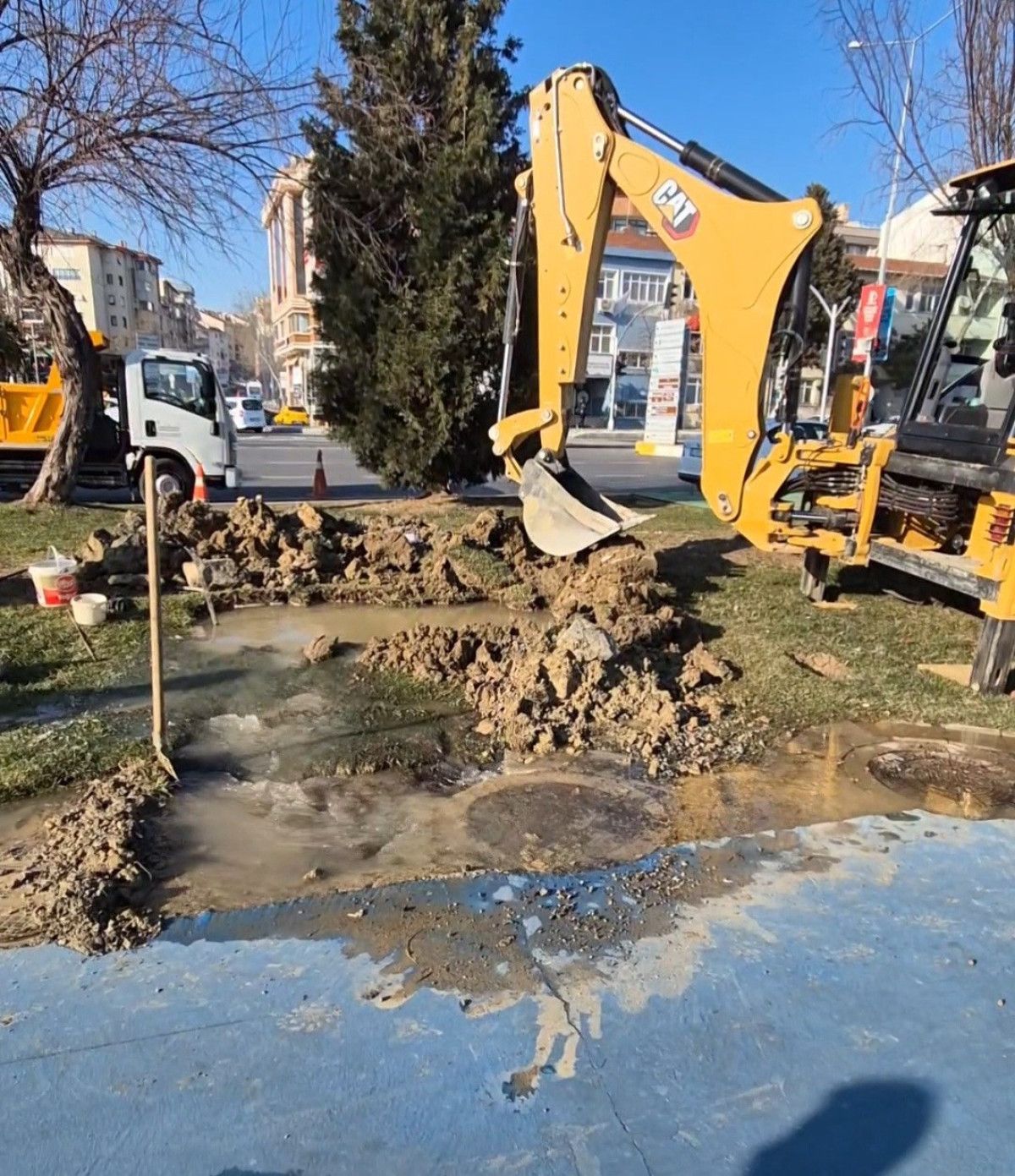 tekirdagda denizin rengi degisti yagmur suyu hattindan camurlu su akti 1 kWjUs26k