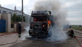 tekirdagda park halindeki tir alev aldi PpxdzlM5