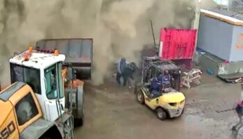 tokatta garajin catisinin cokmesi sonucu 1 isci yaralandi vF9QEAht