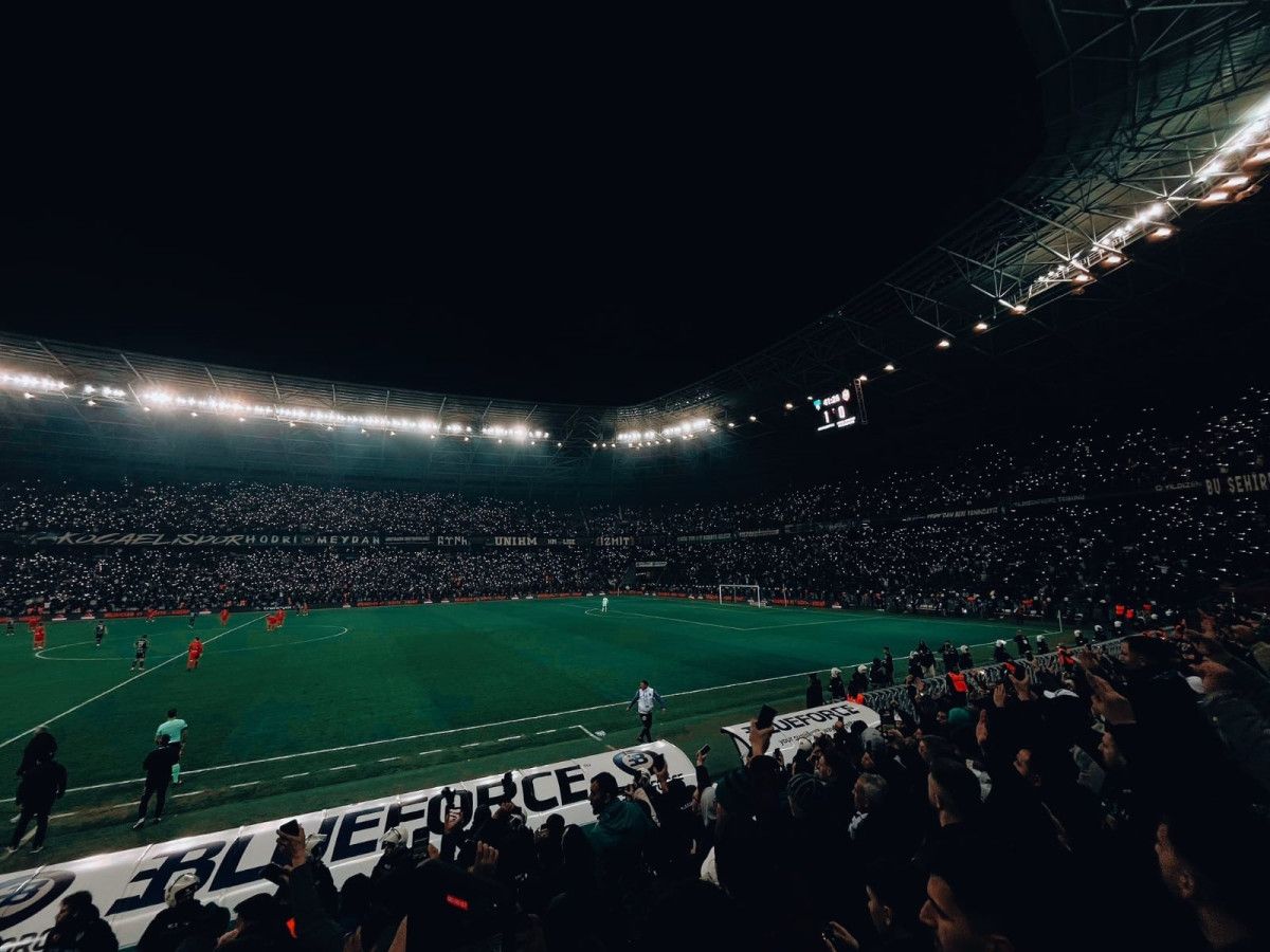 tribunden dusen 17 yasindaki cocuk yasam mucadelesi veriyor 0 hsJa5Dq8