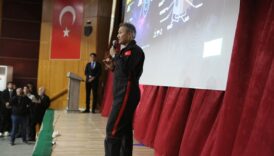 Türkiye'nin ilk astronotu Alper Gezeravcı öğrencilerle buluştu 3 turkiyenin ilk astronotu alper gezeravci ogrencilerle bulustu HK3UrJjw