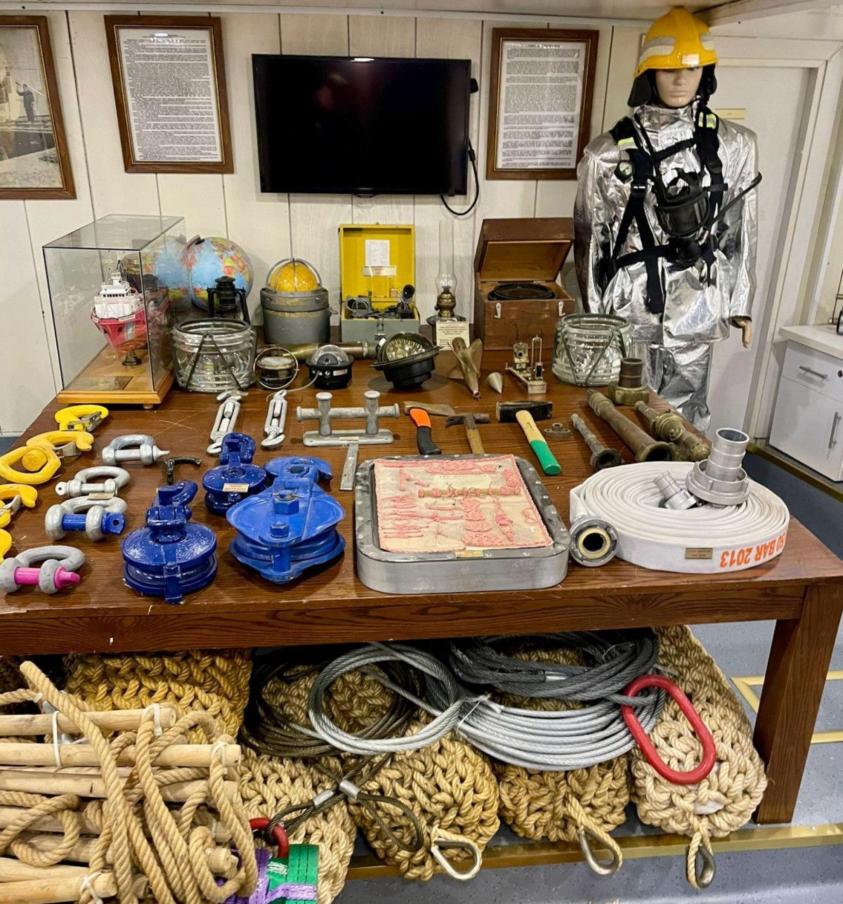 ulastirma ve altyapi bakani abdulkadir uraloglu zubeyde hanim egitim ve sergi gemisi yeniden ziyarete