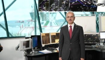 ulastirma ve altyapi bakani abdulkadir uraloglu zubeyde hanim egitim ve sergi gemisi yeniden ziyarete kTuw4JOU