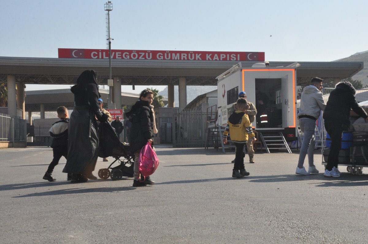 ulkesine donene suriyeli insallah ileride turkiyeye yine gelirim ama bu defa gezmek icin 1 6cJNpRbP