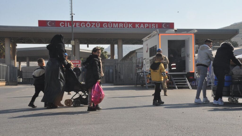 ulkesine donene suriyeli insallah ileride turkiyeye yine gelirim ama bu defa gezmek icin UWCU81gt