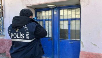 usakta babasini sirtindan bicaklayip oldurdu mNz3DcU8