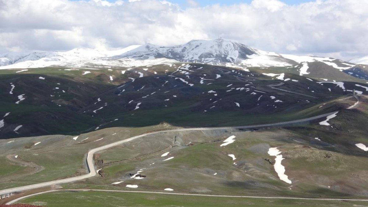 van iran sinirinda insa edilen duvarin 182 kilometresi tamamlandi 2 kDWMMA86