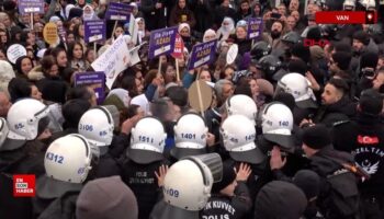 vanda izinsiz yuruyuse polis mudahalesi 17 gozalti mVpFcSV9