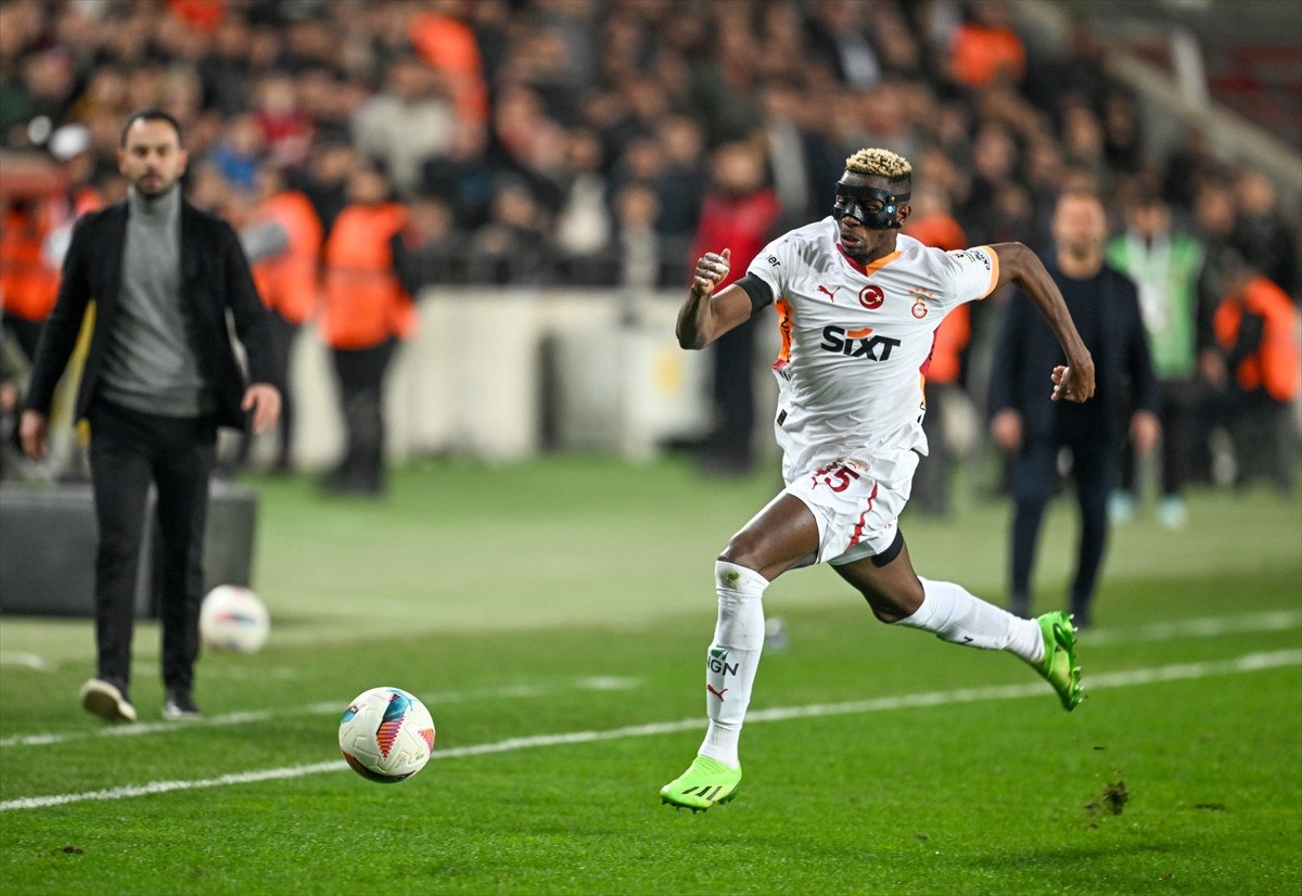 Victor Osimhen, Suudi Arabistan'dan gelen teklifi kabul etmedi 2 victor osimhen suudi arabistandan gelen teklifi kabul etmedi 1 9UuGRCLe