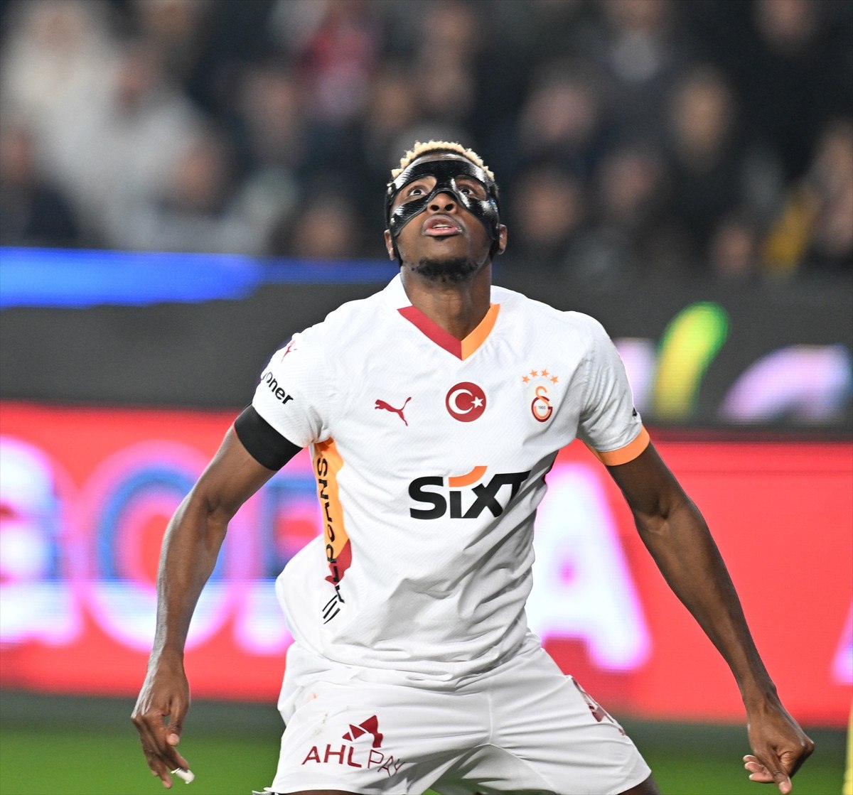 Victor Osimhen, Suudi Arabistan'dan gelen teklifi kabul etmedi 3 victor osimhen suudi arabistandan gelen teklifi kabul etmedi 2 qUWyuTGE