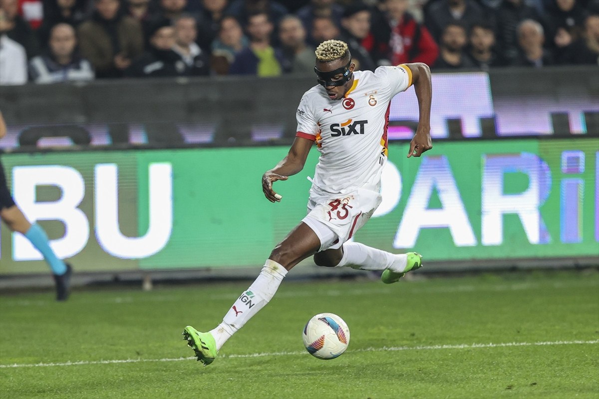 victor osimhen suudi arabistandan gelen teklifi kabul etmedi 3 KFByUQkd