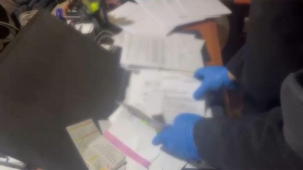 yalovada devre mulk sahiplerini 20 milyon lira dolandiran 2 zanli tutuklandi sZPUBl5n