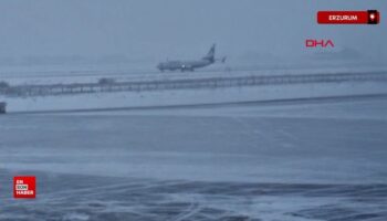 yolcular birbirine girdi antalyadan kalkan ucak erzuruma acil inis yapti bEvIXtN3