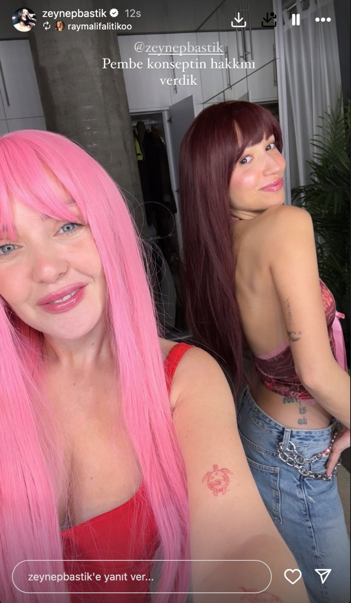 Zeynep Bastık peruk taktı! Doğum günü tarzına yorum yağdı 1 zeynep bastik peruk takti dogum gunu tarzina yorum yagdi 0 jCqgzpSw