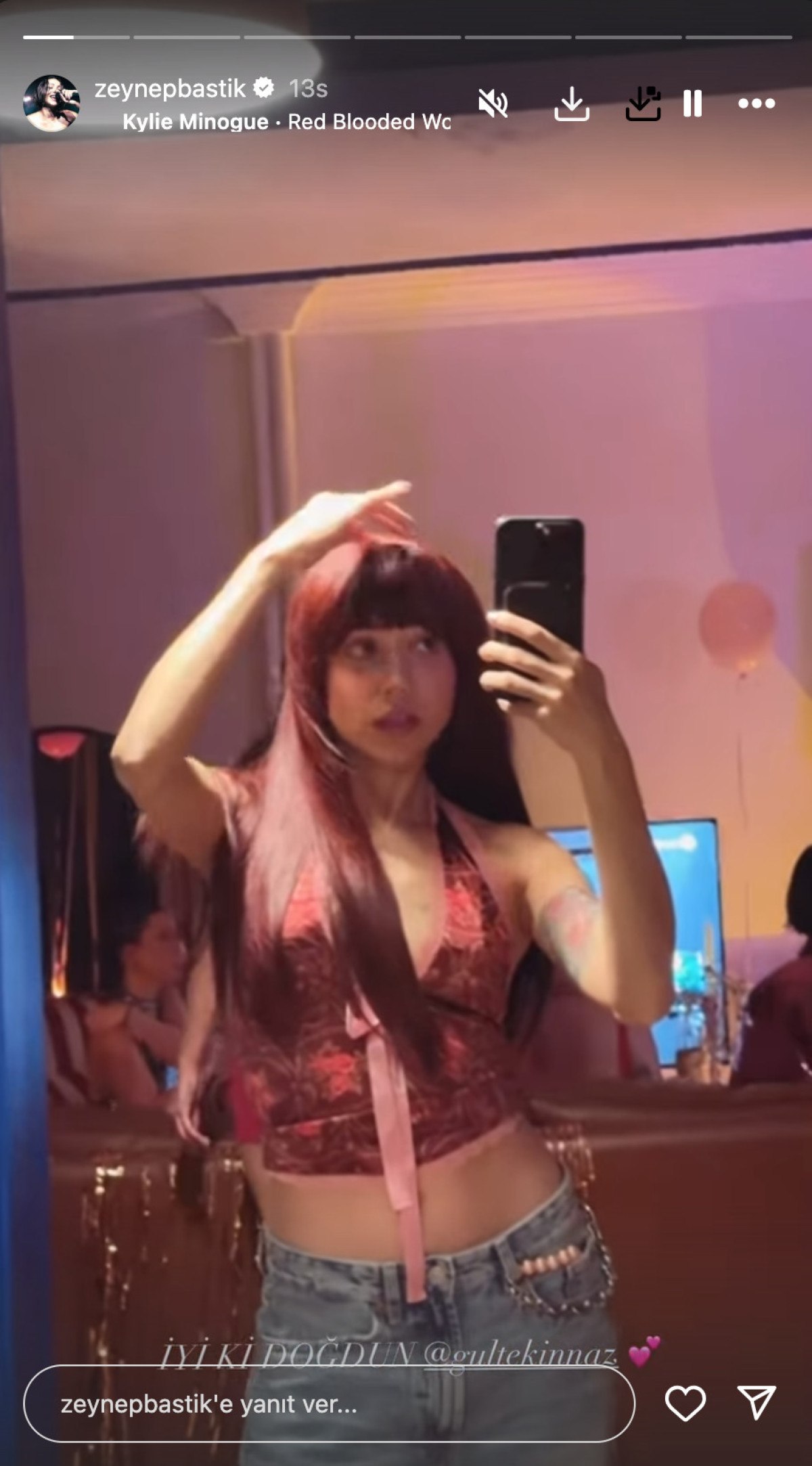 Zeynep Bastık peruk taktı! Doğum günü tarzına yorum yağdı 3 zeynep bastik peruk takti dogum gunu tarzina yorum yagdi 2