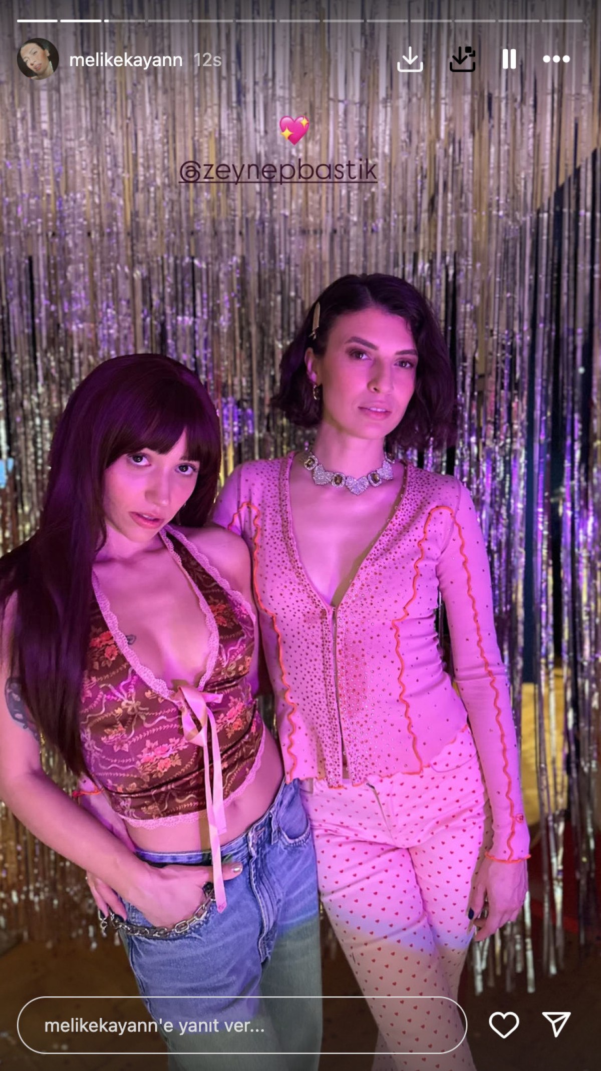 Zeynep Bastık peruk taktı! Doğum günü tarzına yorum yağdı 4 zeynep bastik peruk takti dogum gunu tarzina yorum yagdi 3