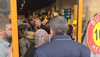 zonguldakta magaza acilisinda izdiham 1ehh9utR