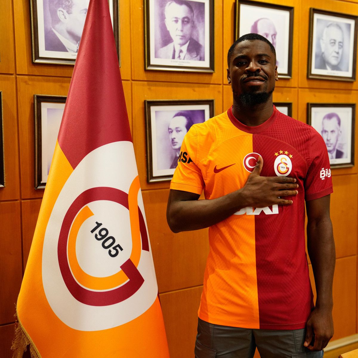 1 yildir oynamiyordu eski galatasarayli serge aurier irana transfer oldu 0 ytM3e7db