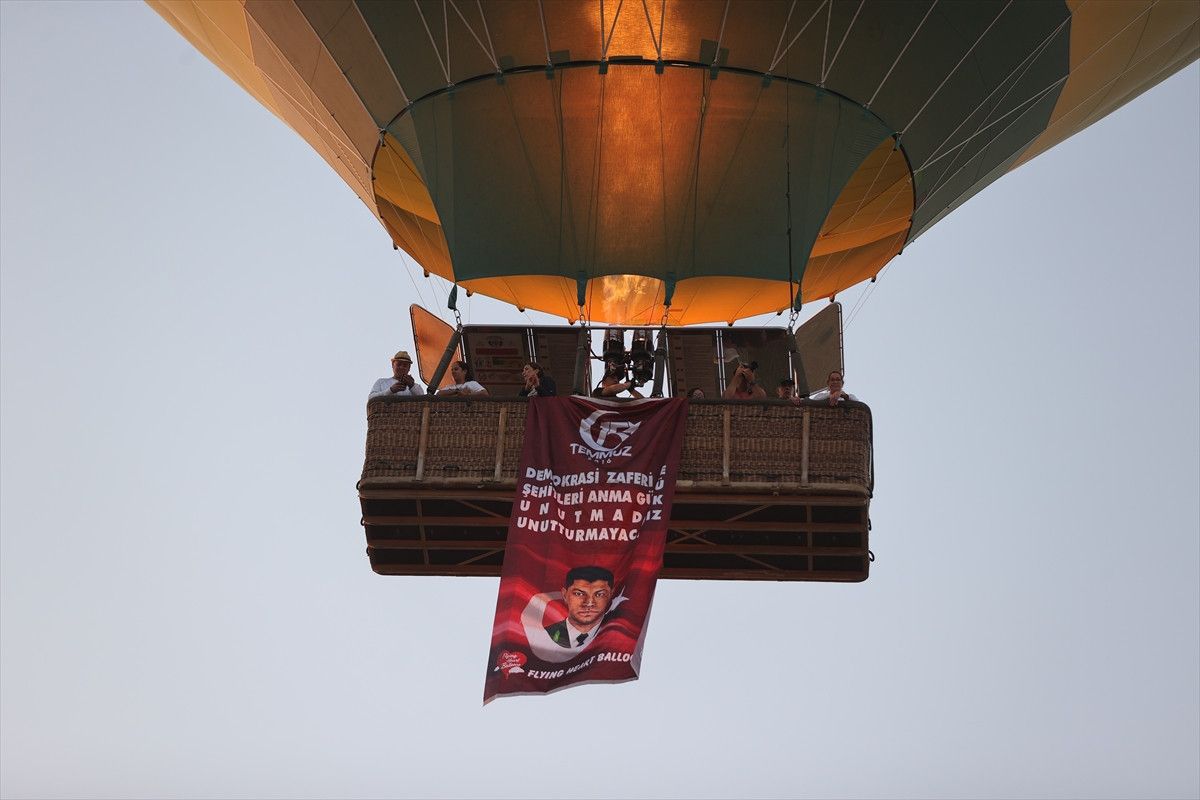 15 Temmuz’un yıl dönümünde Kapadokya semalarında anlamlı uçuş 2 15 temmuzun yil donumunde kapadokya semalarinda anlamli ucus 1 nA7LAb6F
