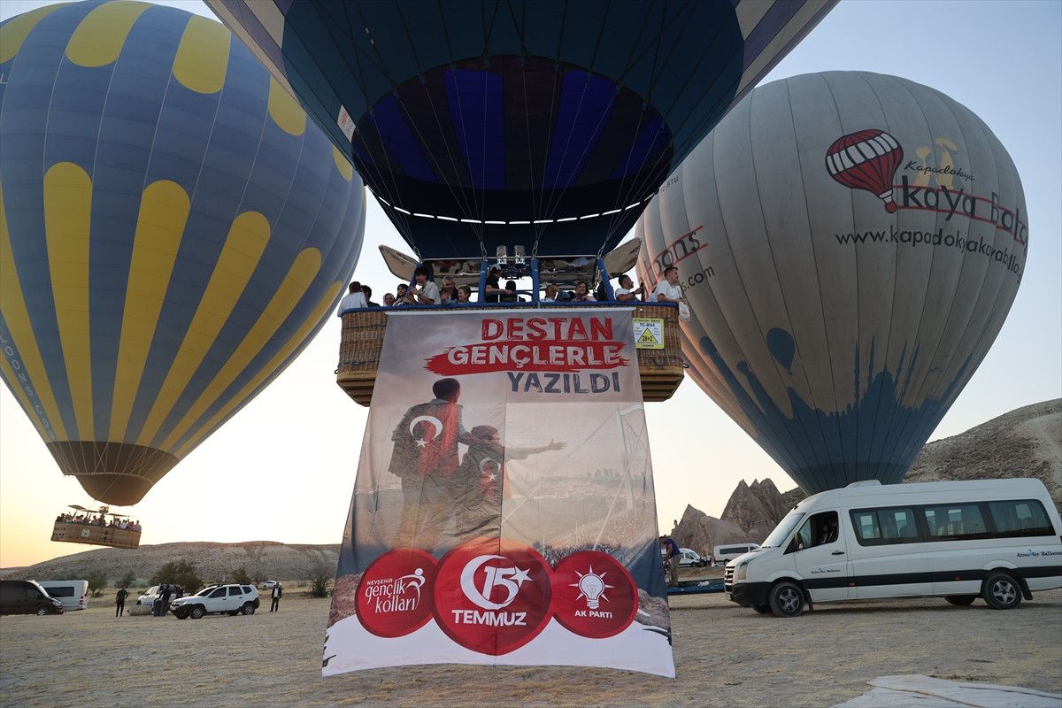 15 Temmuz’un yıl dönümünde Kapadokya semalarında anlamlı uçuş 5 15 temmuzun yil donumunde kapadokya semalarinda anlamli ucus 4 IfYyFiPn