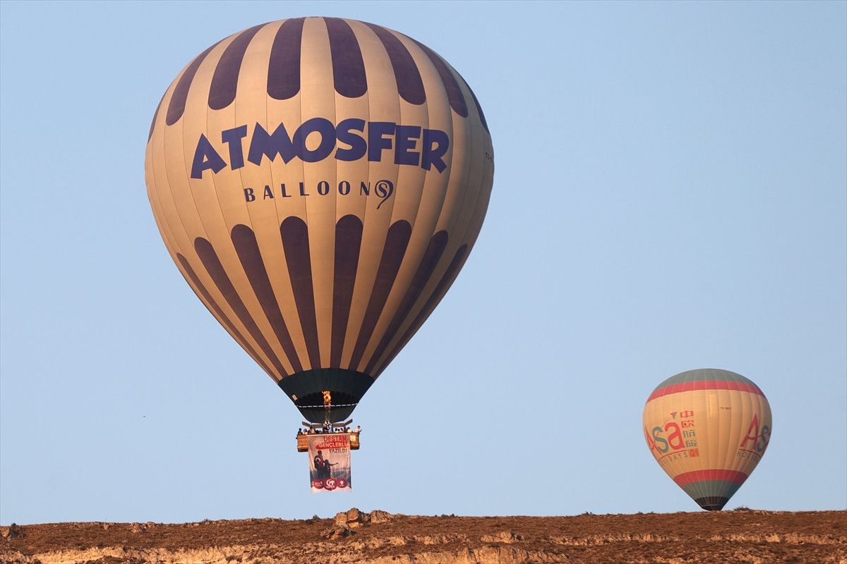 15 Temmuz’un yıl dönümünde Kapadokya semalarında anlamlı uçuş 6 15 temmuzun yil donumunde kapadokya semalarinda anlamli ucus 5 sl45mMqn