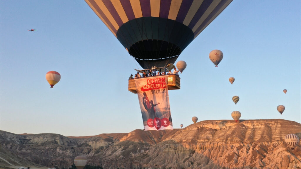 15 temmuzun yil donumunde kapadokya semalarinda anlamli ucus 6zNcVmz8