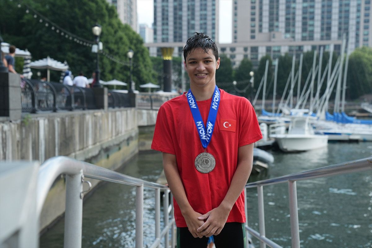 16 yasindaki arda manhattan adasini yuzerek gecti 4 OQHyDWlr