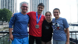 16 yasindaki arda manhattan adasini yuzerek gecti VYSg2UaN