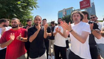 3uncu lig oyuncularindan genclik ve spor bakanligi onunde basin aciklamasi dlUmaLMz